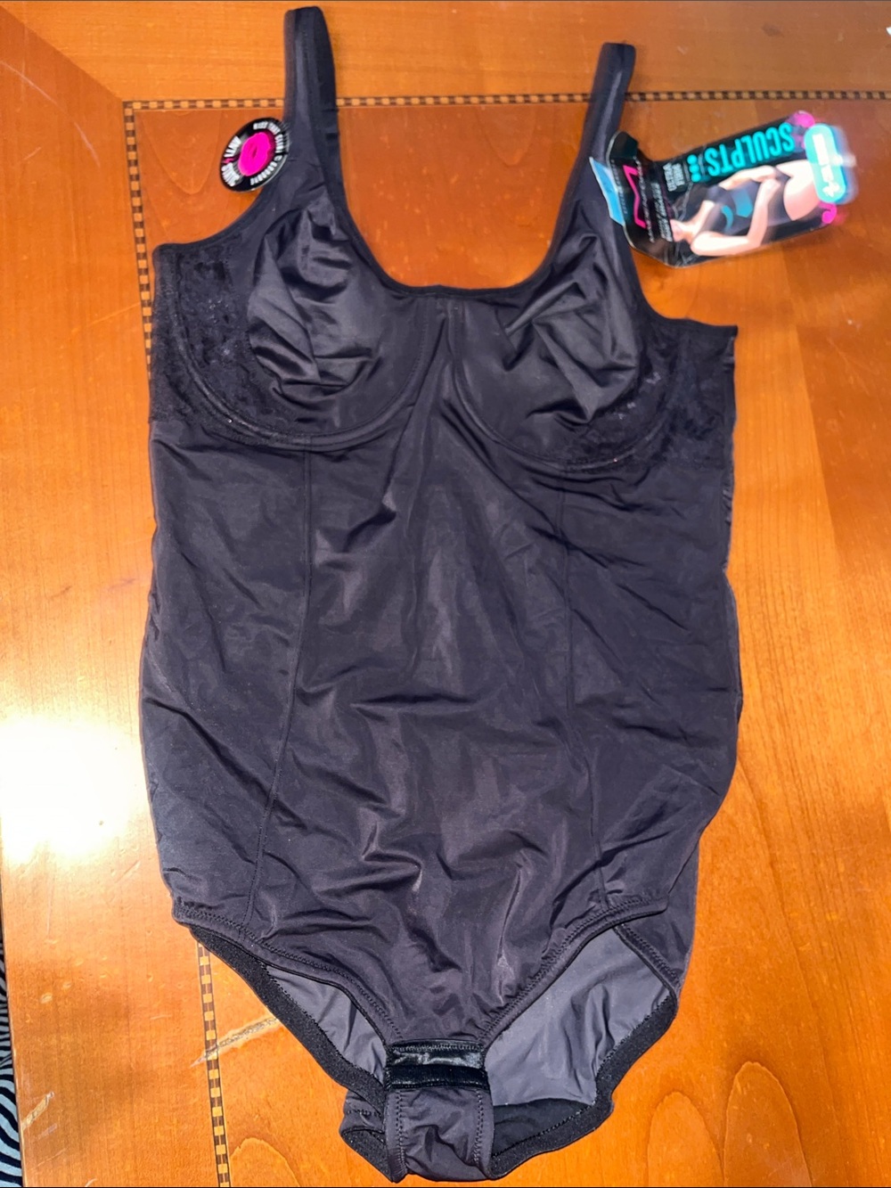 NWT Maidenform shapewear 40C